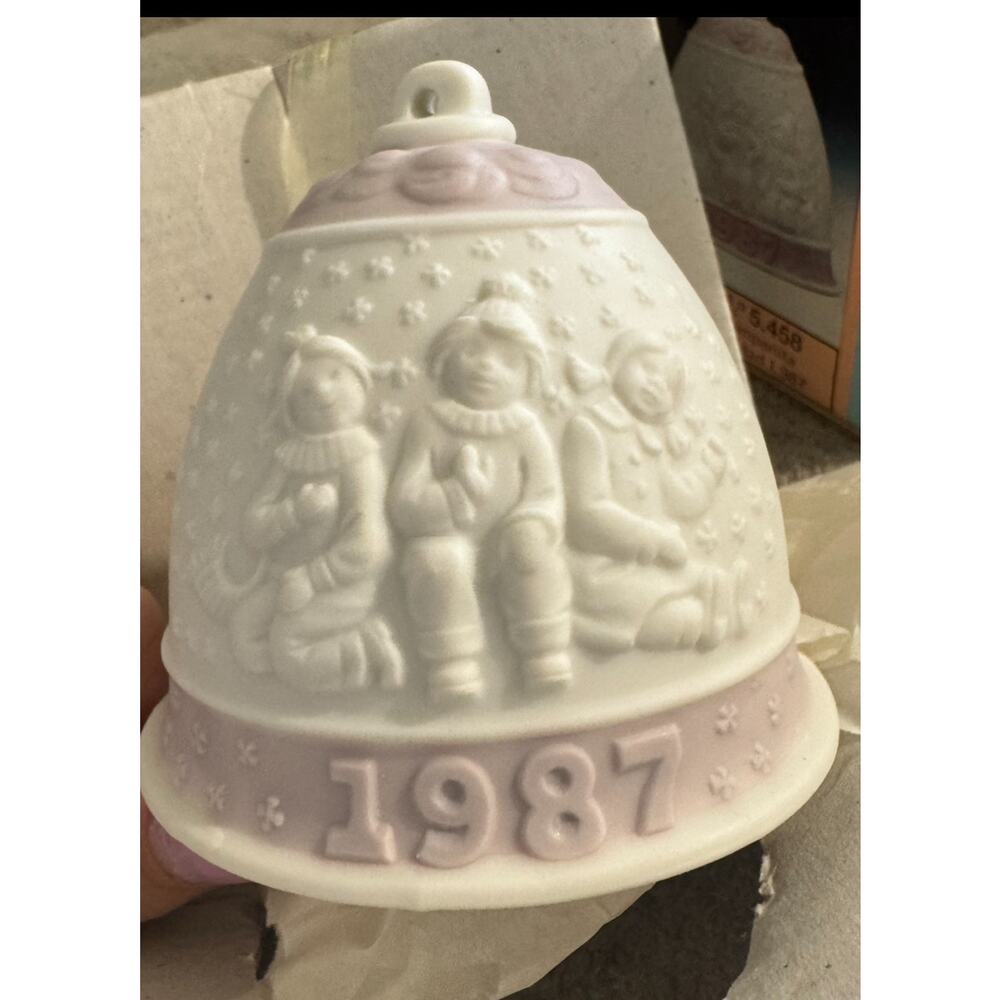 Vintage Collectible LLardo Porcelain 1987 Christmas Bell